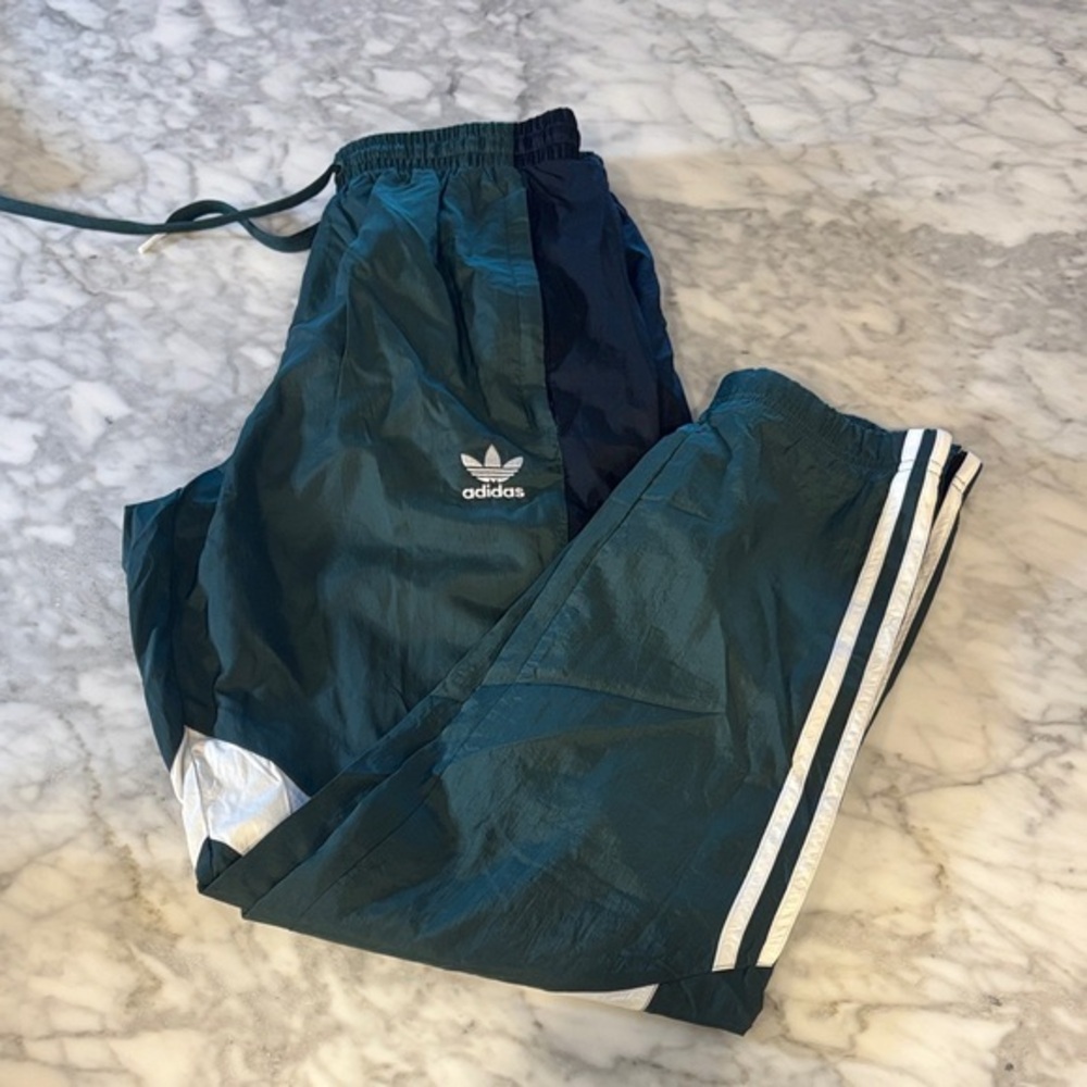 Adidas men’s green/black/white retro jogger size small